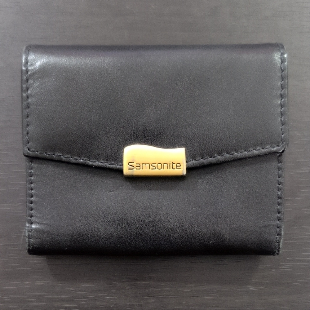 Samsonite Black Wallet with Gold Clasp